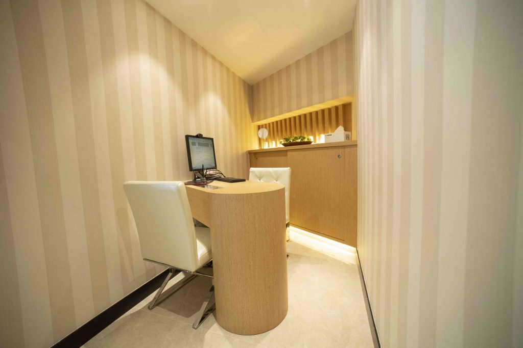 Modern Beauty Salon Doctor Interview Room