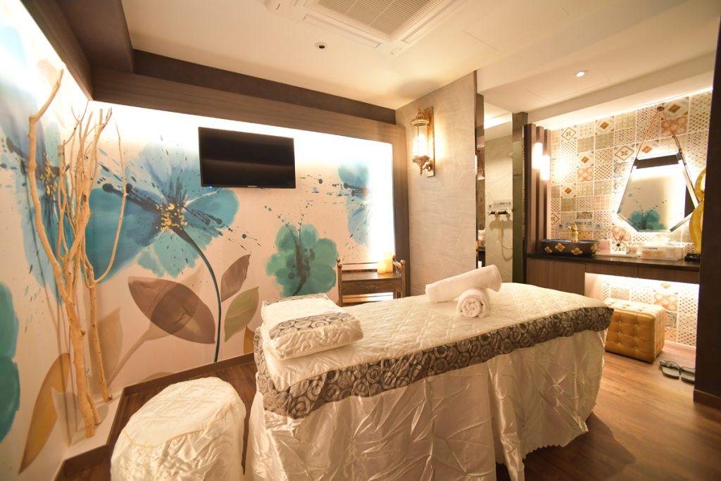 Modern Beauty Salon Relaxing Interior